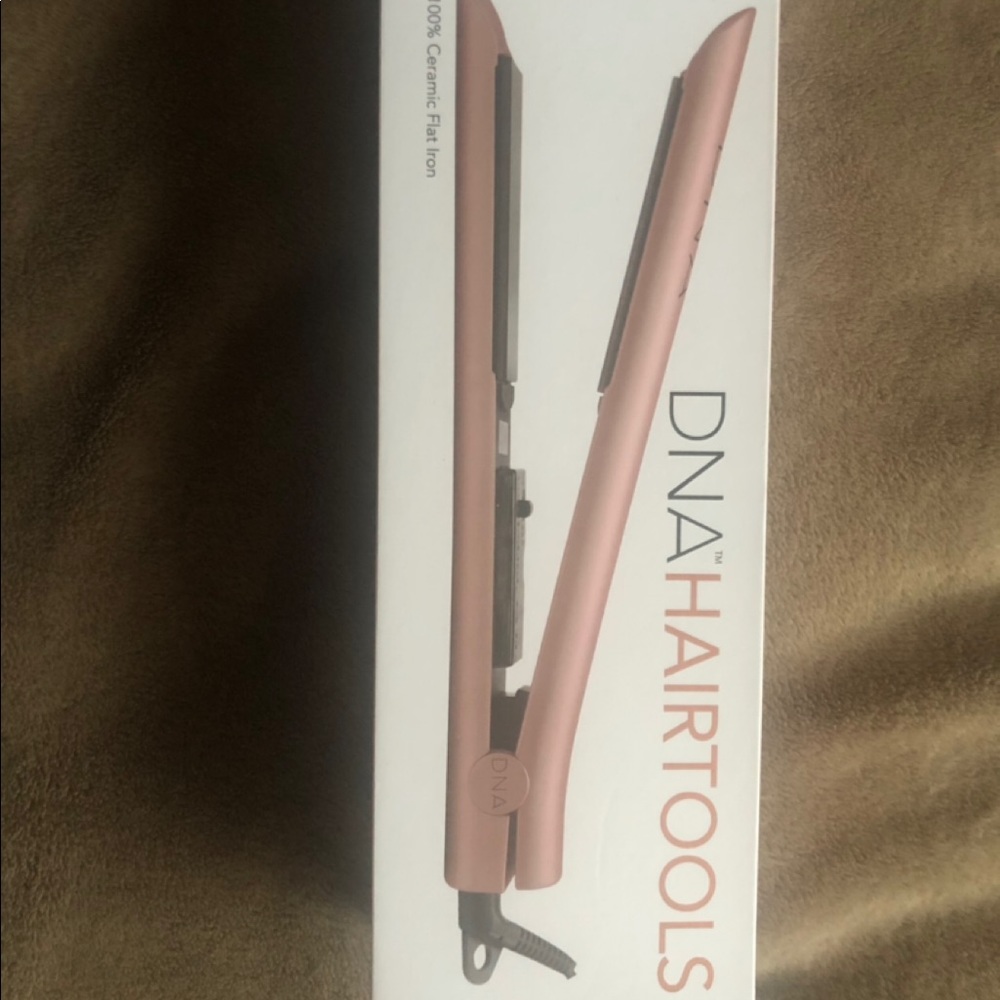 DNAHAIRTOOLS flat iron
